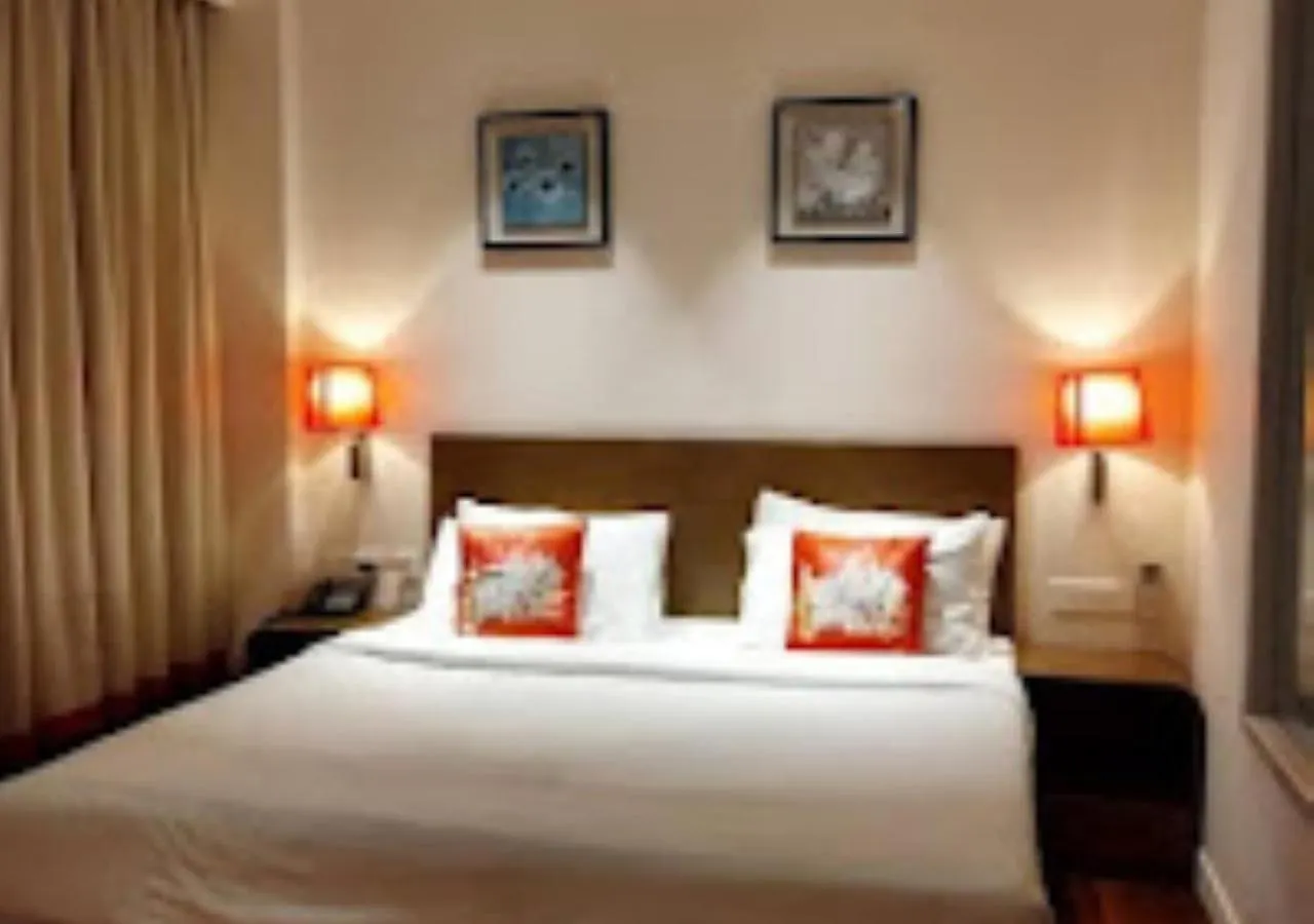Hotel Le Lotus Grand Kakarmatha الهند