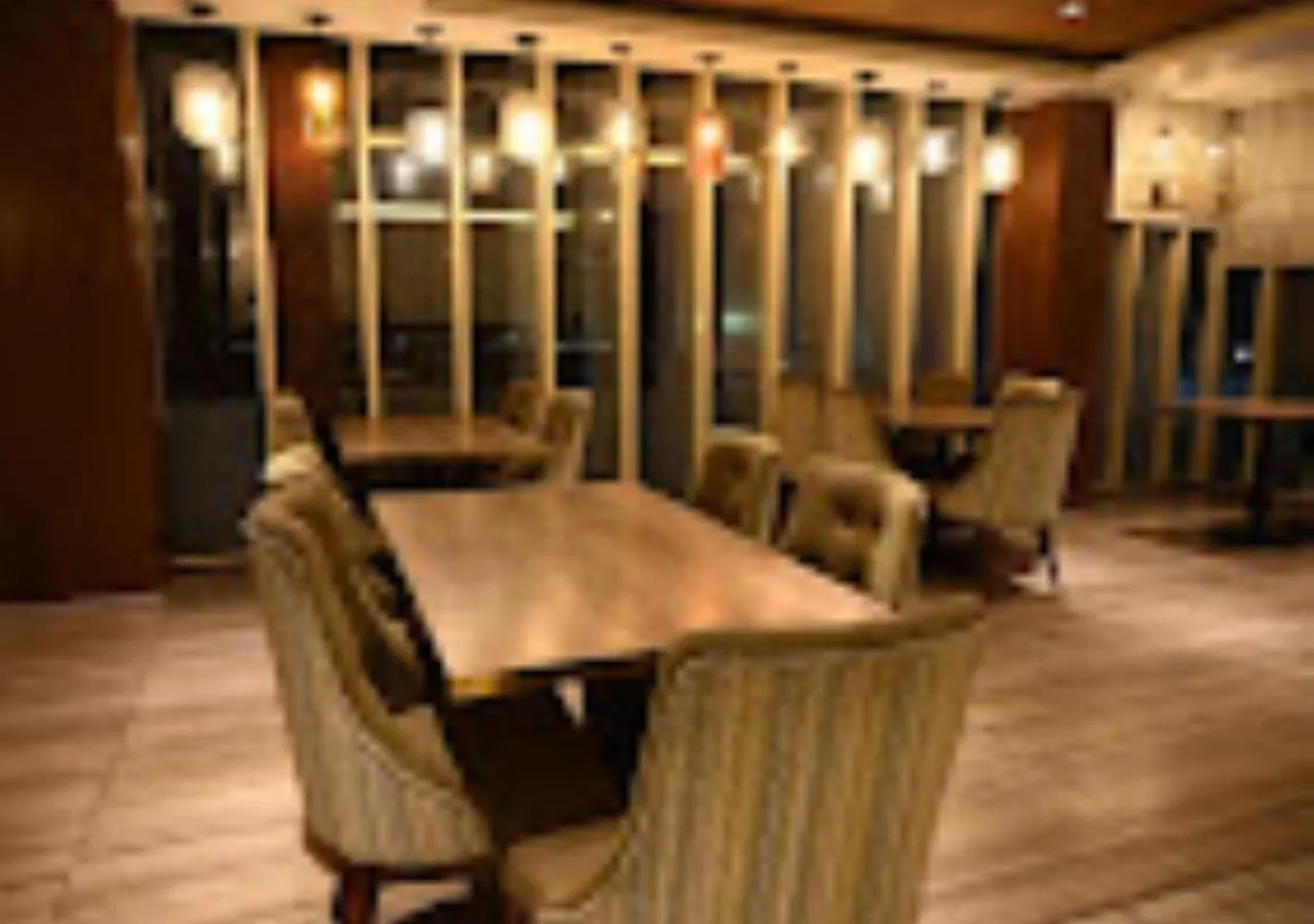 Hotel Le Lotus Grand Kakarmatha الهند